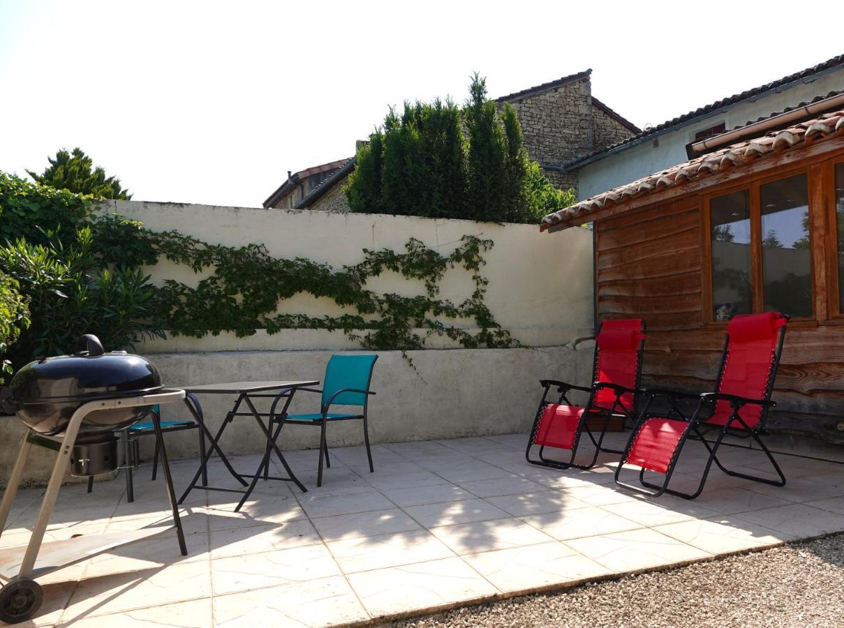 Gite Rural La Maison Mauve Ventouse エクステリア 写真